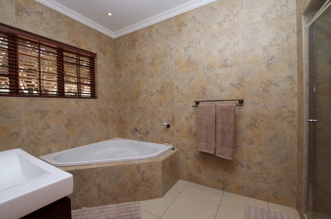 Tuskers Bush Lodge B&B Hartbeespoort Exterior photo